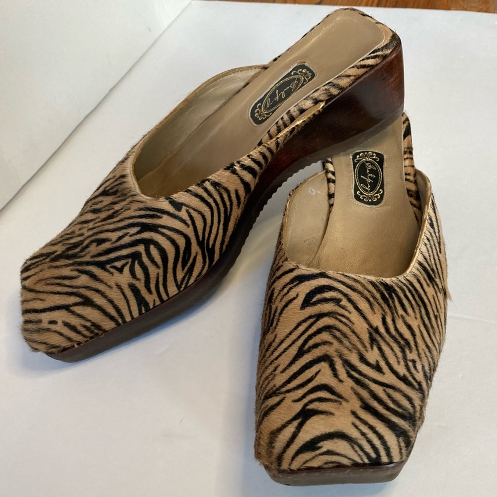 SOLD *** Handmade Salpy Tiger Shoes, Sz 9, Great condition